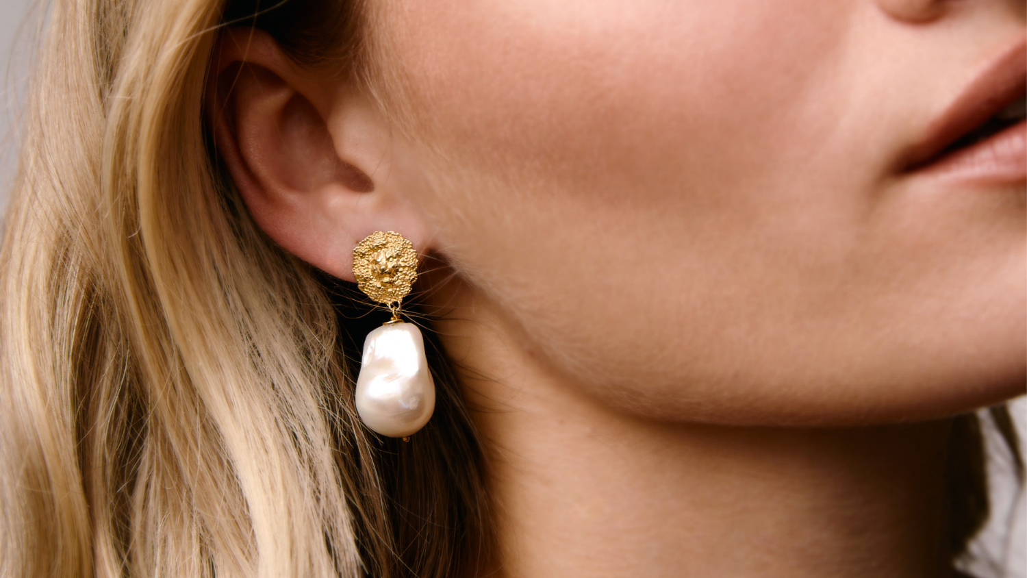 Pearl Wedding earrings to match hair styles 