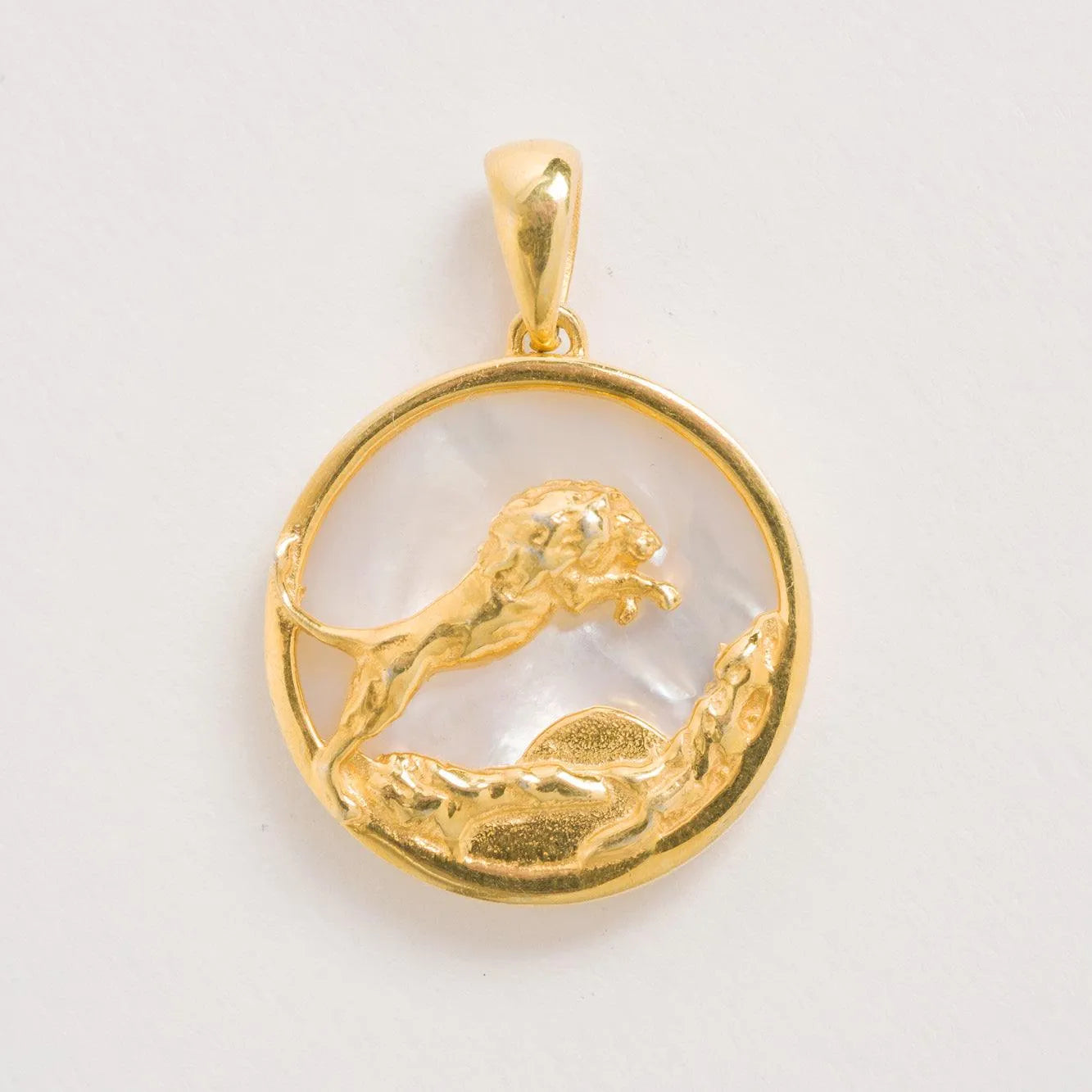 Leo, Gold Zodiac Pendant Freya Rose - Main Image